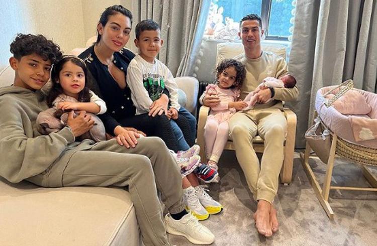 Cristiano Ronaldo Bocorkan Kondisi Terbaru Georgina dan Buah Hatinya