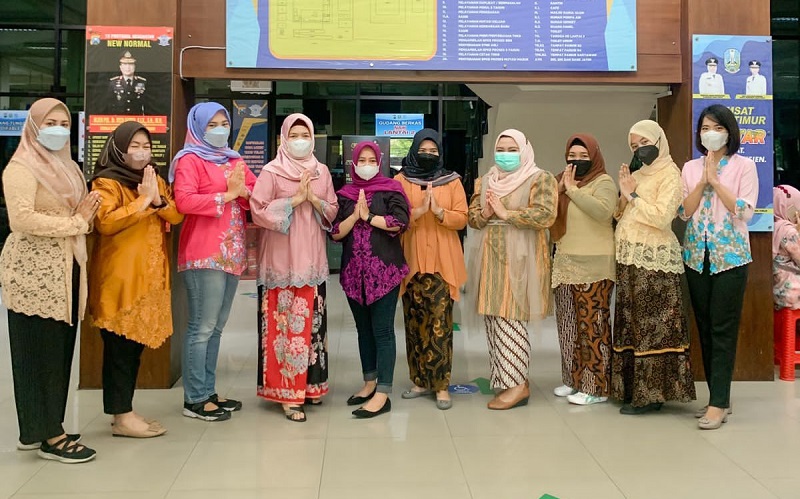 Kenakan Kebaya, Ini Cara Polwan Ditlantas Polda Jatim Maknai Hari Kartini 