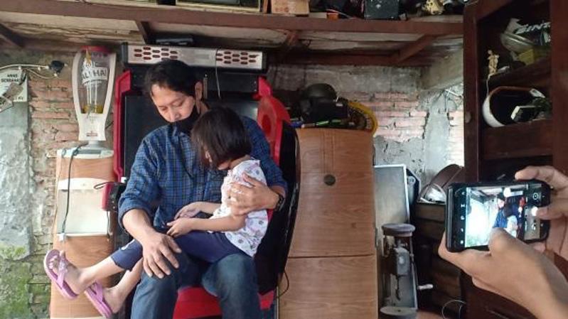 Unik, Kakak Adik di Brebes Bernama Lalu Dunia Pun Tersenyum dan Semuanya Menjadi Indah