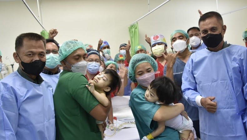 Operasi Pemisahan Kembar Siam Anak Prajurit TNI AD Sukses, Berlangsung 10 Jam