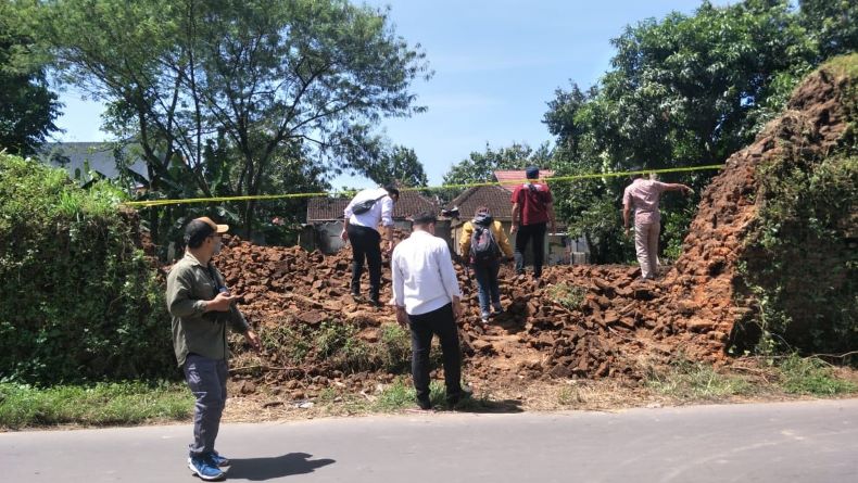Waduh, Ada yang Bongkar Pagar Kuno Bekas Keraton Kartasura