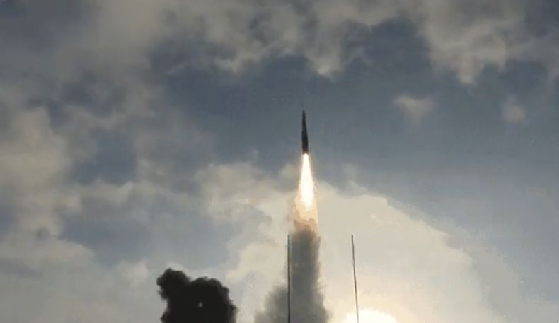 Wow, China Bikin Beberapa Kapal Perang Tiruan Berskala 1:1 di Gurun untuk Target Rudal