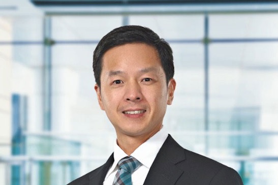 Tak Segan Tambal Sepatu dengan Lakban, Begini Didikan Orang Tua Armand Hartono