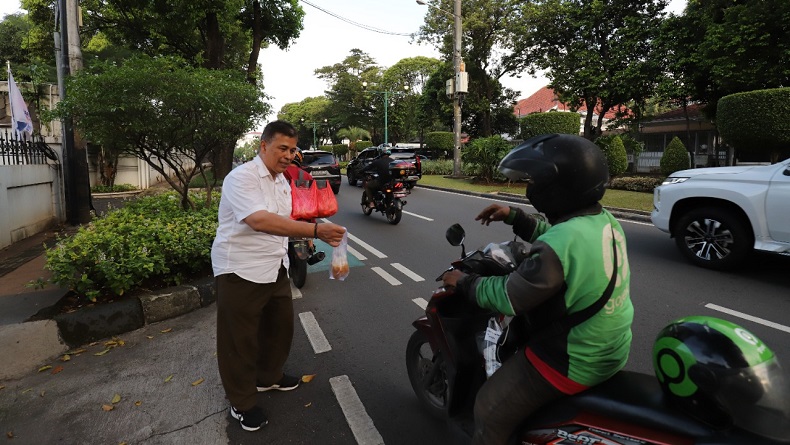 Dapat Takjil dari Perindo, Pengemudi Ojol: Berkah dan Sukses Selalu Partai Perindo!