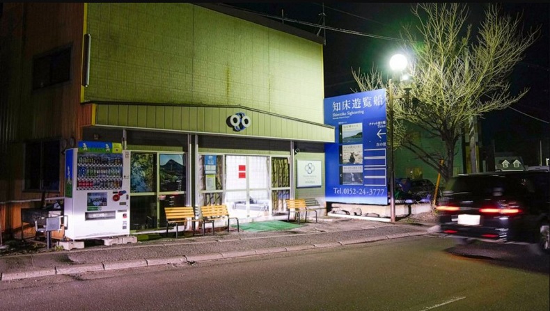 Kapal Wisata Tenggelam di Lepas Pantai, Penjaga Pantai Kirim Bantuan