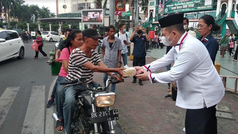 Dapat Takjil, Warga Medan Nilai Perindo Konsisten Setiap Ramadan