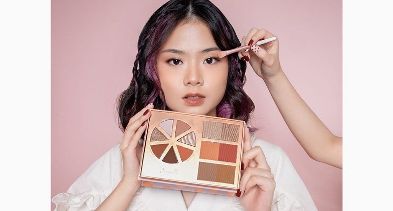 3 Ide Tampilan Make Up agar Terlihat Glowing dan Segar saat Lebaran