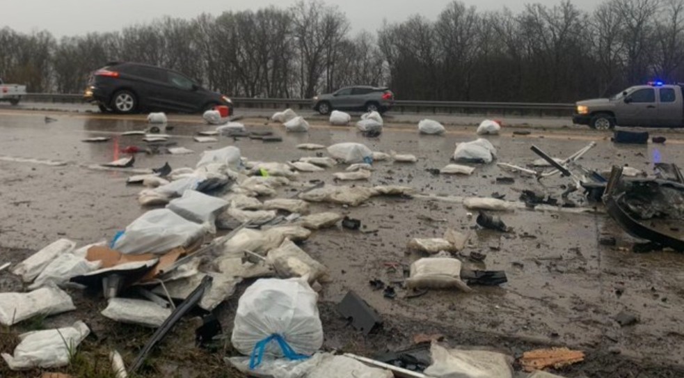 Tabrakan Beruntun, Polisi Kaget Ganja Ratusan Kilogram Berceceran di Jalan Raya