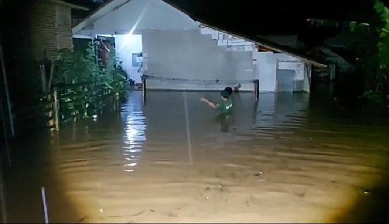 Banjir Bandang Terjang Permukiman, Warga Tuding gegara Proyek Tol Cisumdawu