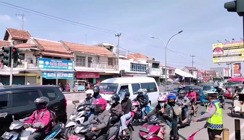H-8 Lebaran, Jalur Pantura Cirebon Mulai Dipadati Pemudik Sepeda Motor