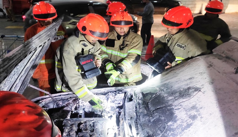Sedan BMW Terbakar Hebat di Basement BIP Bandung, Begini Kronologinya