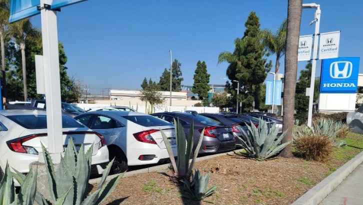 Pria Ini Lakukan Vandalisme Rusak Lebih dari 100 Mobil yang Dipajang di 3 Dealer