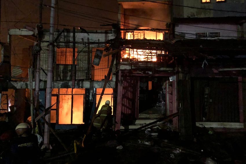 Kebakaran Pasar Gembrong, Tenda Darurat Didirikan untuk Korban Terdampak