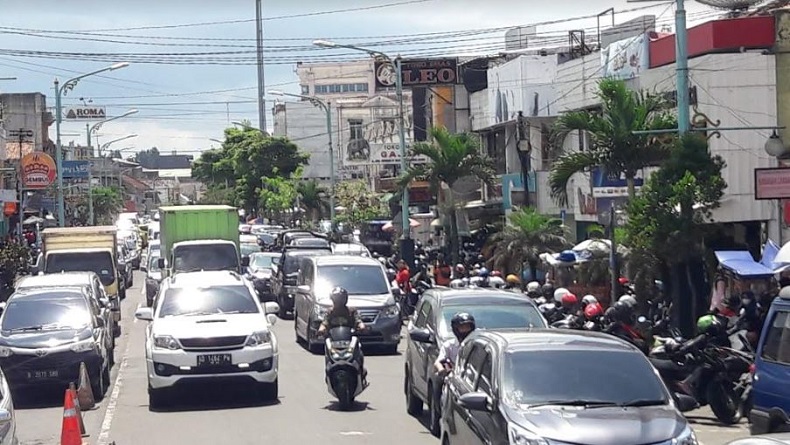 Belanja Jelang Lebaran, Ribuan Warga Padati Jalan Jenderal Sudirman Salatiga