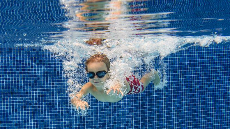 Tips Agar Kamu Bisa Jago Berenang dengan Cepat, Pemula Wajib Tahu