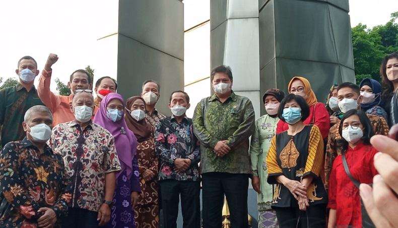  Junjung HAM, Airlangga Hartarto Temui Keluarga Korban Tragedi 98 di Trisakti