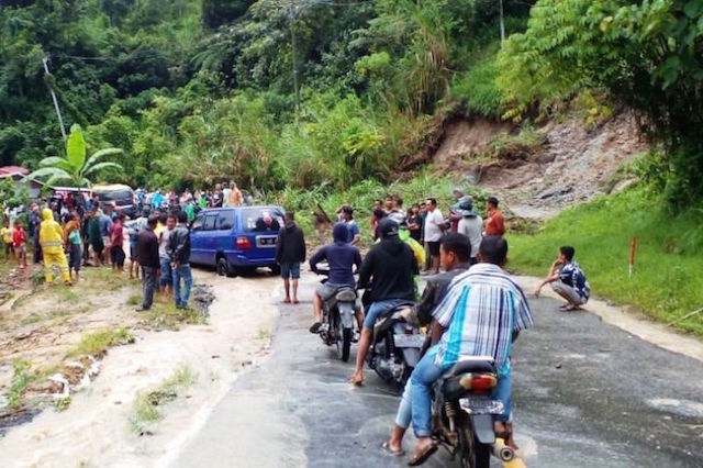 Pemudik Menuju Solok Diminta Waspada Longsor