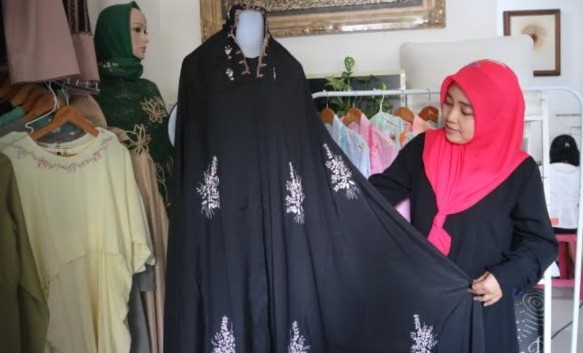 Perajin Mukena Sulam Kebanjiran Pesanan Jelang Lebaran, Melonjak 100 Persen