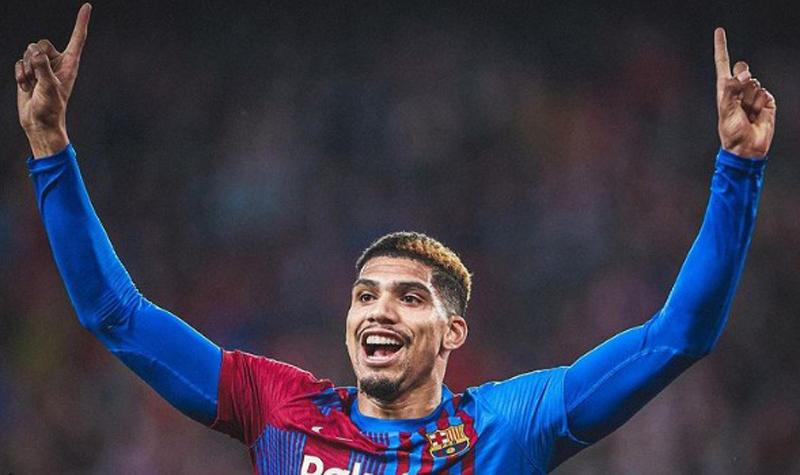 Ronald Araujo Perpanjang Kontrak di Barcelona, Klausul Pelepasan Rp15 Triliun!