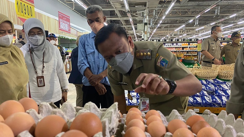 Sidak Supermarket, Wali Kota Jaksel Temukan Banyak Makanan Tak Layak