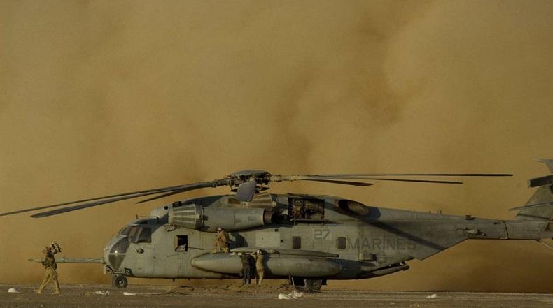 Terlihat Hilang Keseimbangan, Helikopter Pemadam Kebakaran Jatuh