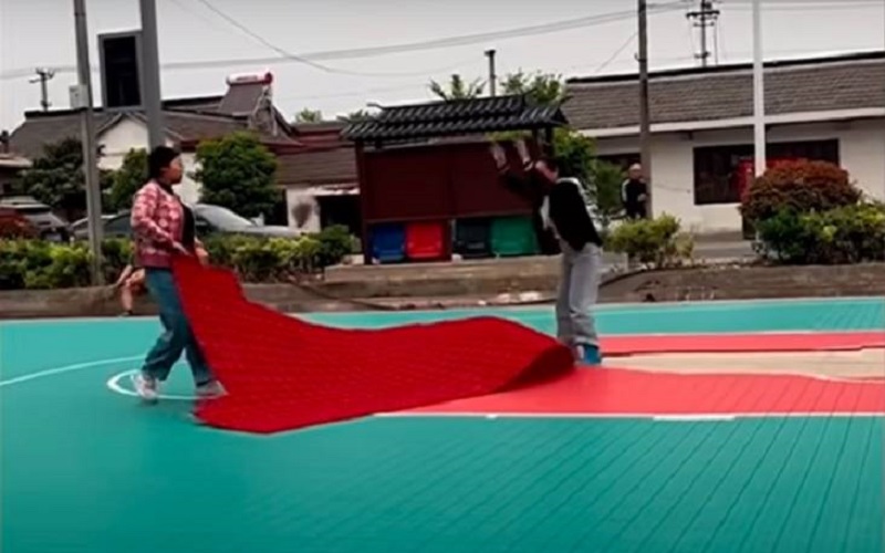Emak dan Anak Ngamuk Robek Lapangan Basket, Alasannya Ganggu Belajar