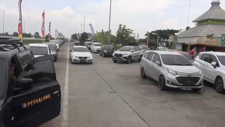 H-5 Lebaran, Ratusan Pemudik Padati Rest Area di Tol Pejagan-Pemalang