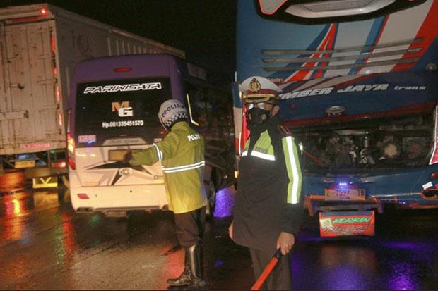  4 Bus Terlibat Kecelakaan, Jalur Tol Cikarang hingga Karawang Macet