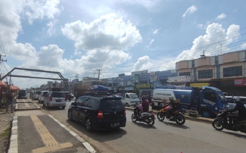 Jalintim Ruas Palembang-Banyuasin Dipenuhi Mobil Pemudik dari Pulau Jawa