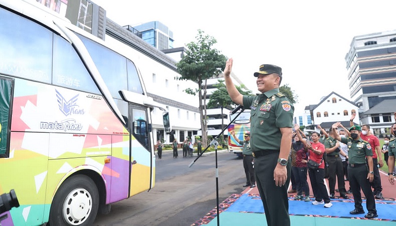 KSAD Jenderal Dudung Lepas Mudik Bersama 1.206 Personel ke Garut hingga Banyuwangi