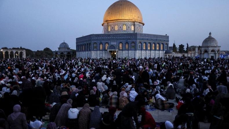 Malam Lailatulqadar di Masjid Al-Aqsa Berlangsung Aman, Begini Suasananya 