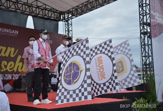 Menhub Berangkatkan 3.180 peserta Mudik Gratis Bus dan Sepeda Motor  di Terminal Jatijajar Depok 