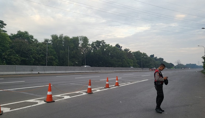    One Way Diberlakukan di Tol Cikampek, Akses Masuk ke Arah Jakarta Ditutup