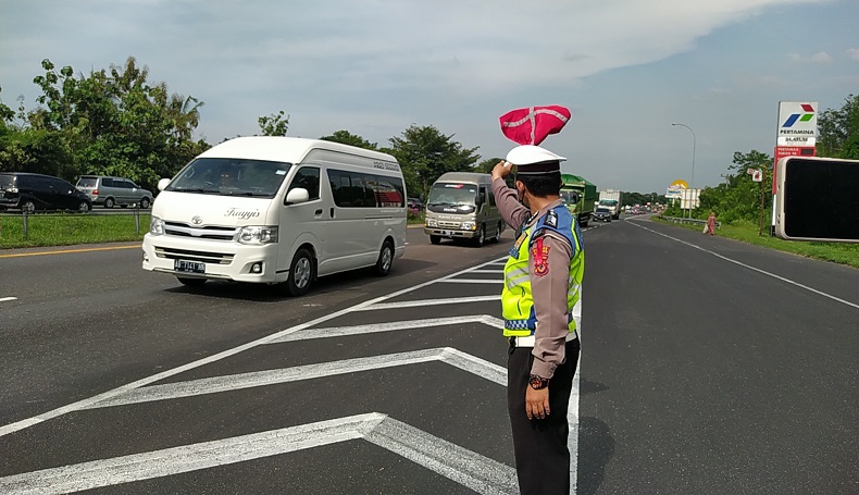 Beberapa Menit Jelang One Way, Rest Area 208 B Tol Palikanci Cirebon Disterilkan