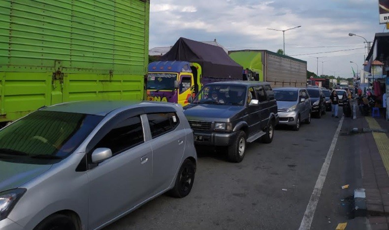 Antre Masuk Pelabuhan Gilimanuk, Kendaraan Terjebak 17 Jam Lebih