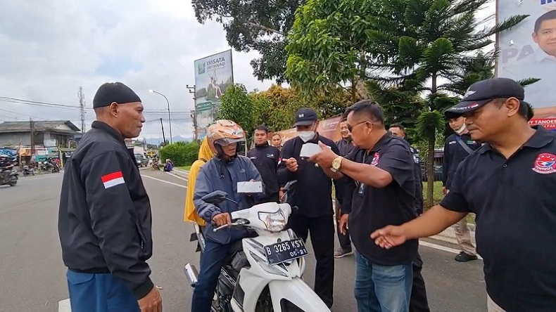 Bagi-Bagi Takjil DPP Baja Perindo di Cigombong Digelar hingga H-1 Lebaran