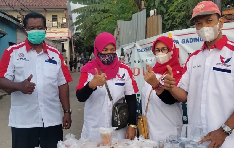 Terus Semangat! DPD Partai Perindo Jakarta Utara Bagikan Takjil Gratis
