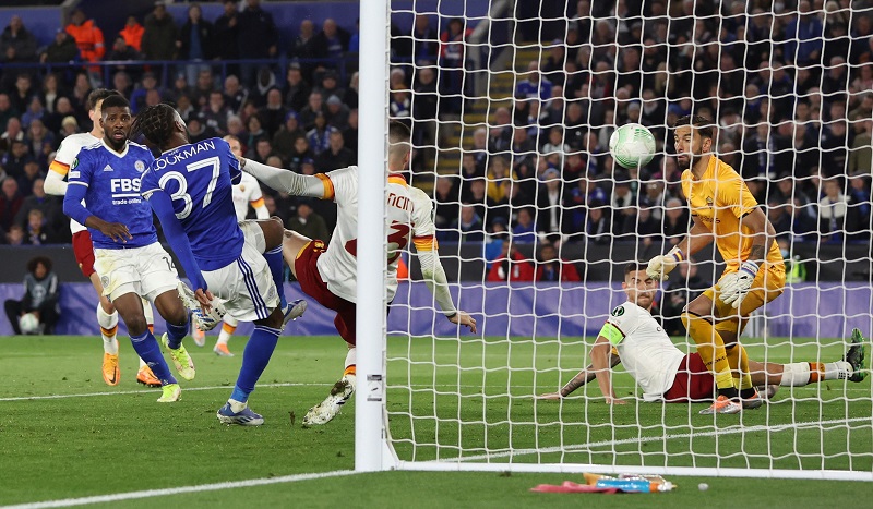 Hasil Leicester City Vs AS Roma: Gol Bunuh Diri Mancini Buyarkan Kemenangan Pasukan Mourinho