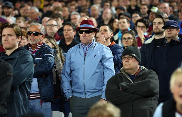 Ngeri! 2 Wartawan Jerman Diserang Suporter West Ham, Ini Respons The Hammers