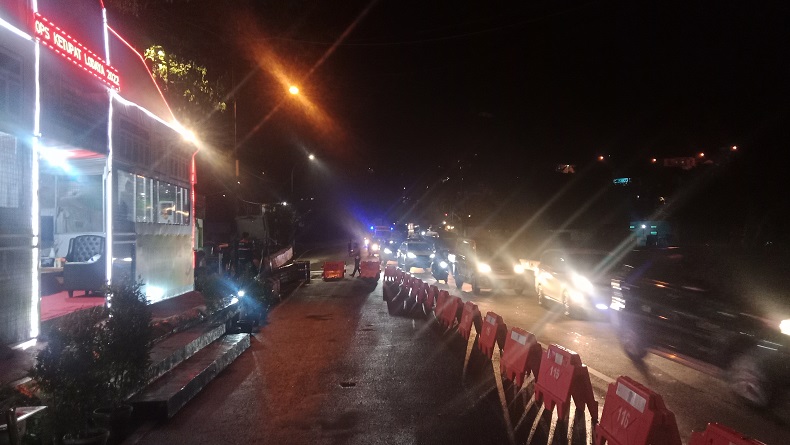 Jalur Selatan Jabar Padat, Polisi 5 Kali Alihkan Arus dari Cagak Nagreg ke Kadungora