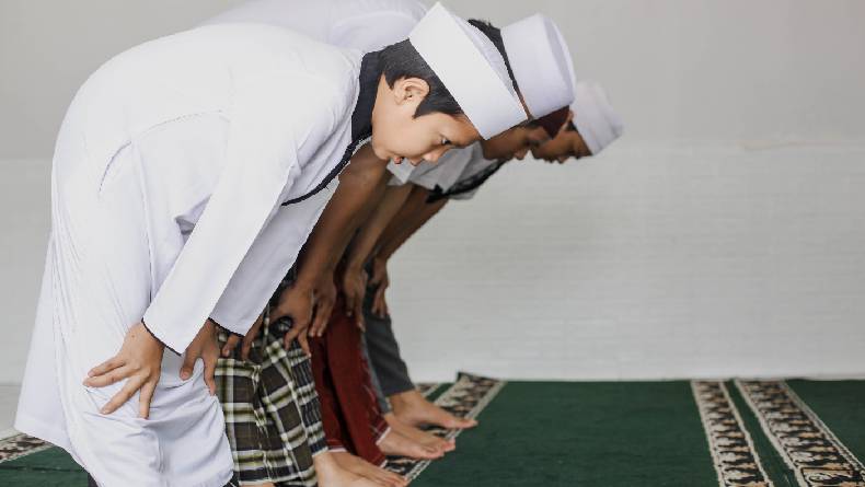 Tata Cara Salat Jumat, Niat, Doa, Serta Syarat dan Rukunnya