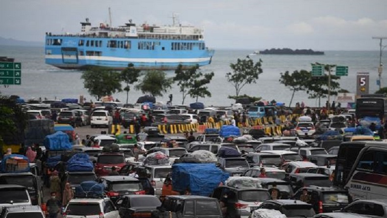 Dampak Macet Parah Arus Mudik, Jokowi Minta Kapasitas Dermaga di Merak dan Bakauheni Ditambah