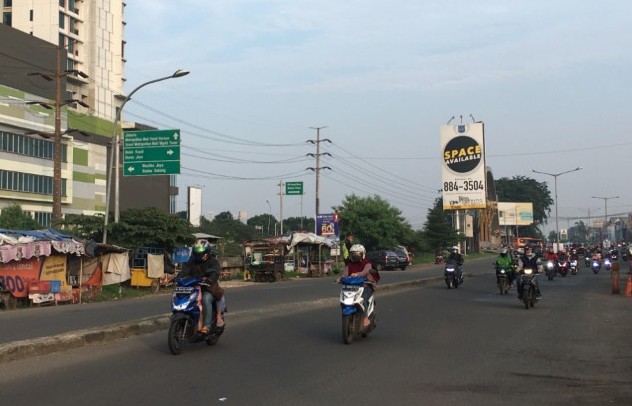 Pemudik Motor Lintasi Jalur Kalimalang Arah Bulak Kapal Bekasi 