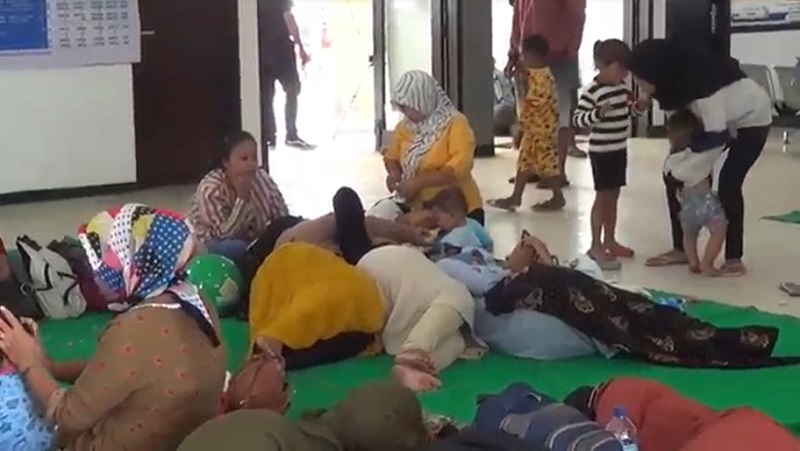 Tiket Habis, Ratusan Pemudik Tujuan Madura Telantar di Pelabuhan Jangkar Situbondo 