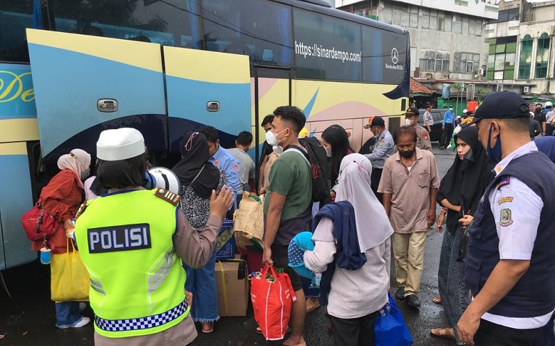Penumpang di Terminal Bekasi Menumpuk, Pemkot Kerahkan 10 Armada Cadangan