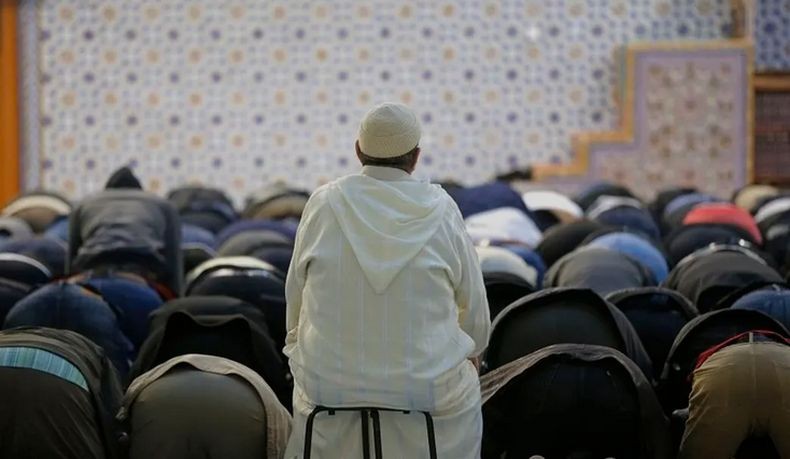 Innalillahi, Seorang Imam Meninggal saat Pimpin Salat Tarawih
