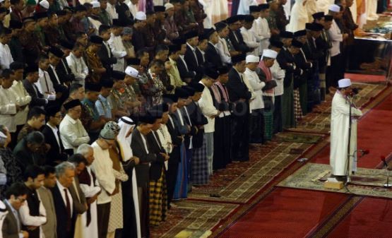 Bacaan Bilal Sholat Idul Fitri Lengkap Teks Arab, Latin, dan Artinya