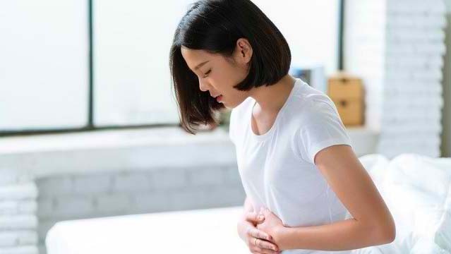 5 Cara Mengatasi Perut Kembung, Jangan Tahan Kentut dan Sendawa