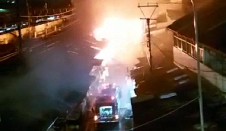 Pasar Kemiri Depok Terbakar, 5 Mobil Damkar Dikerahkan