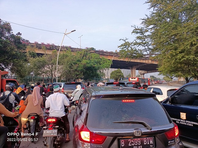  Arus Lalu Lintas Menuju JIS Padat Jelang Salat Id 